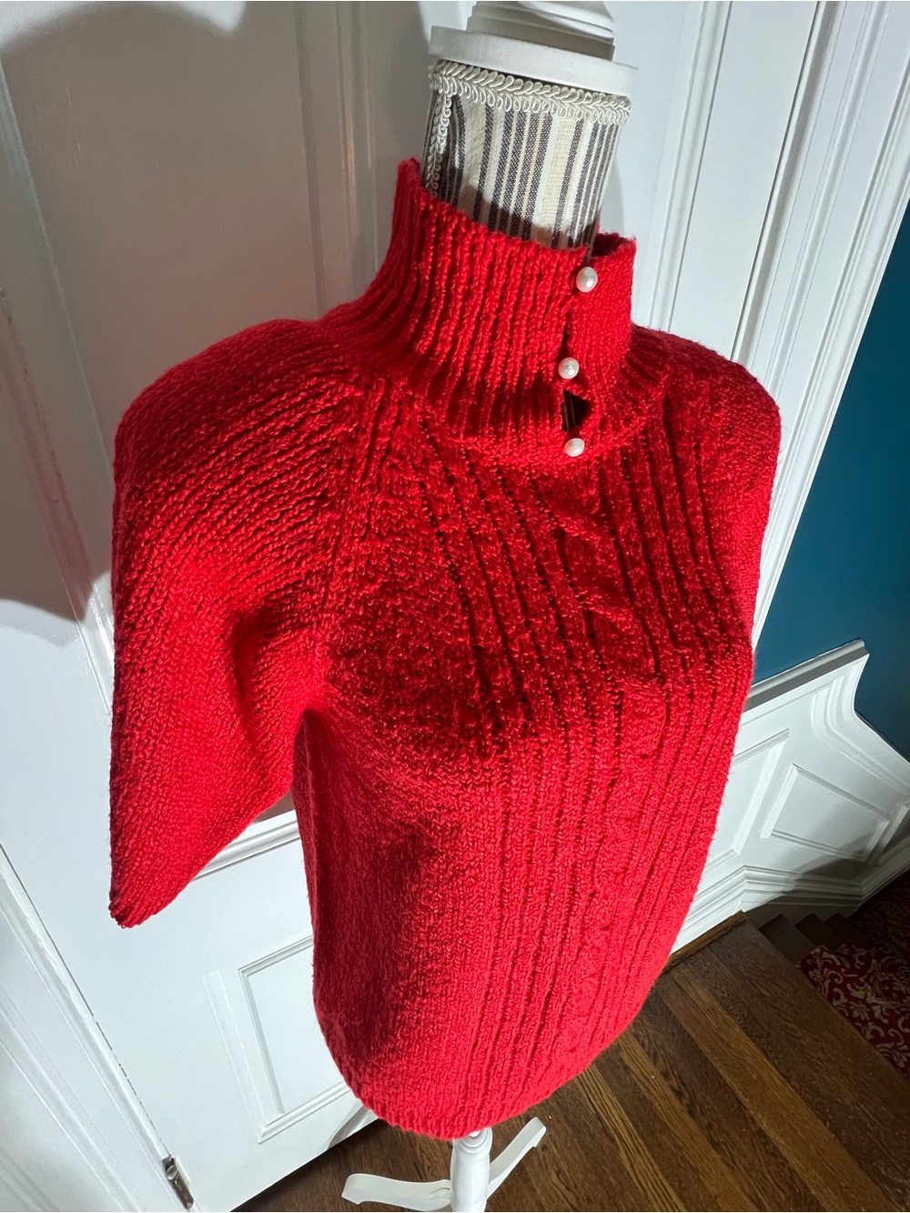 Alison Craig large red pearl button short sleeve vintage women’s sweater S522